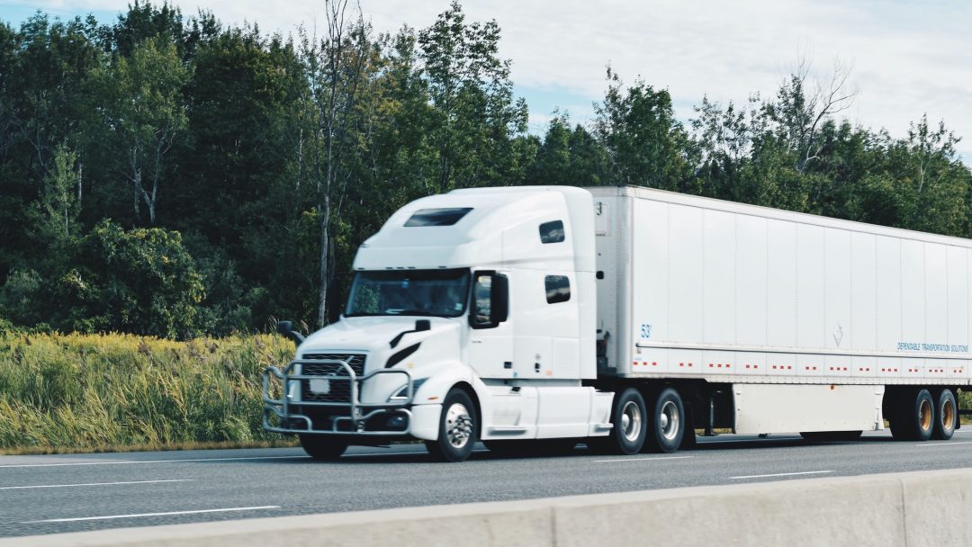 all-white-tractor-trailer-driving-on-a-highway.jpg all-white-tractor-trailer-driving-on-a-highway.jpg